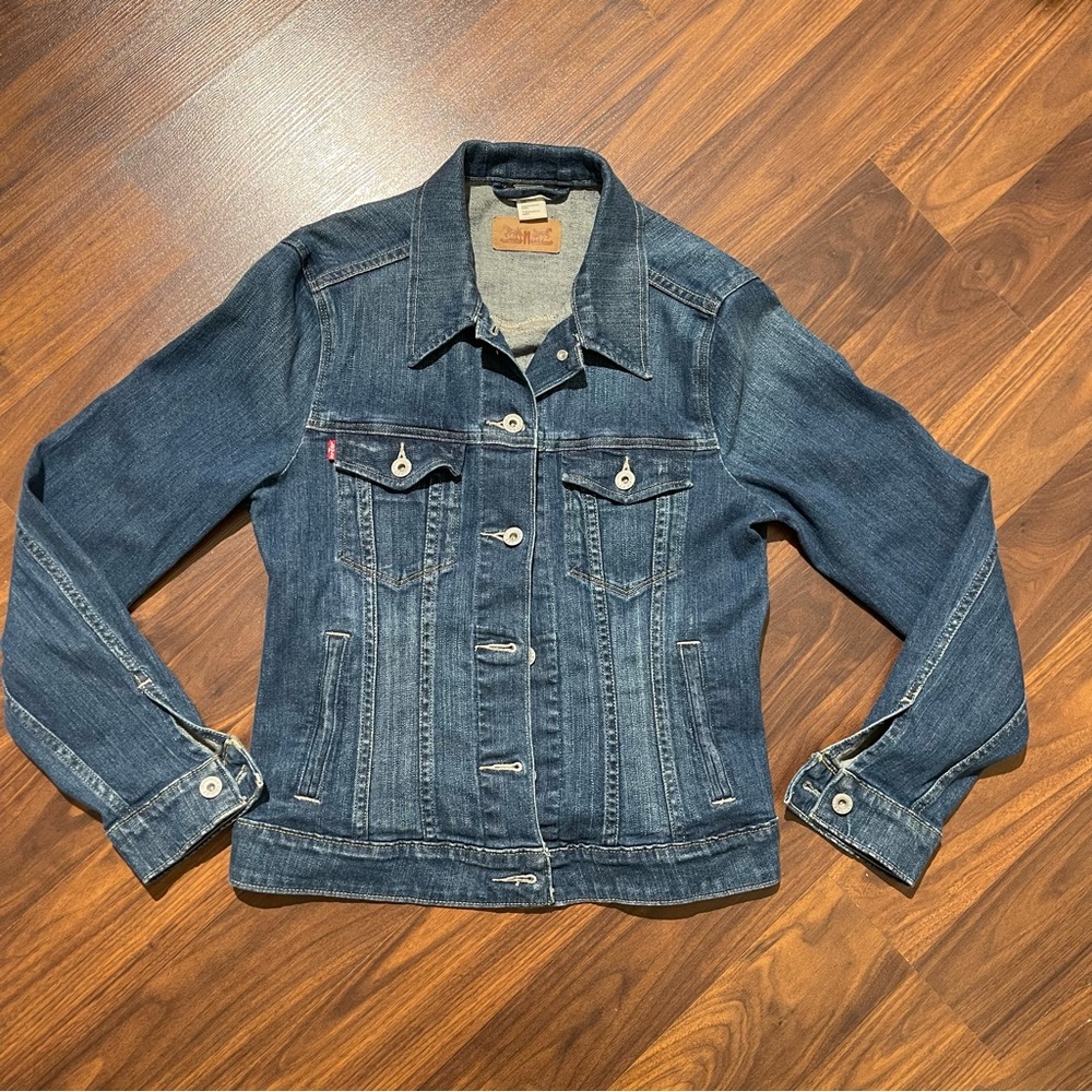 Levi’s women’s jeans jacket.